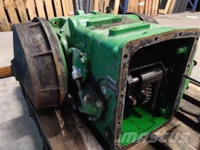 John Deere T670 Предаване