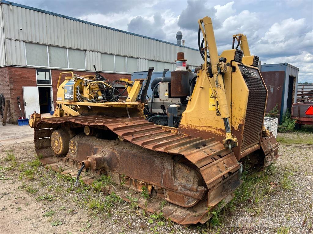 Komatsu D65PX-15 Верижни булдозери
