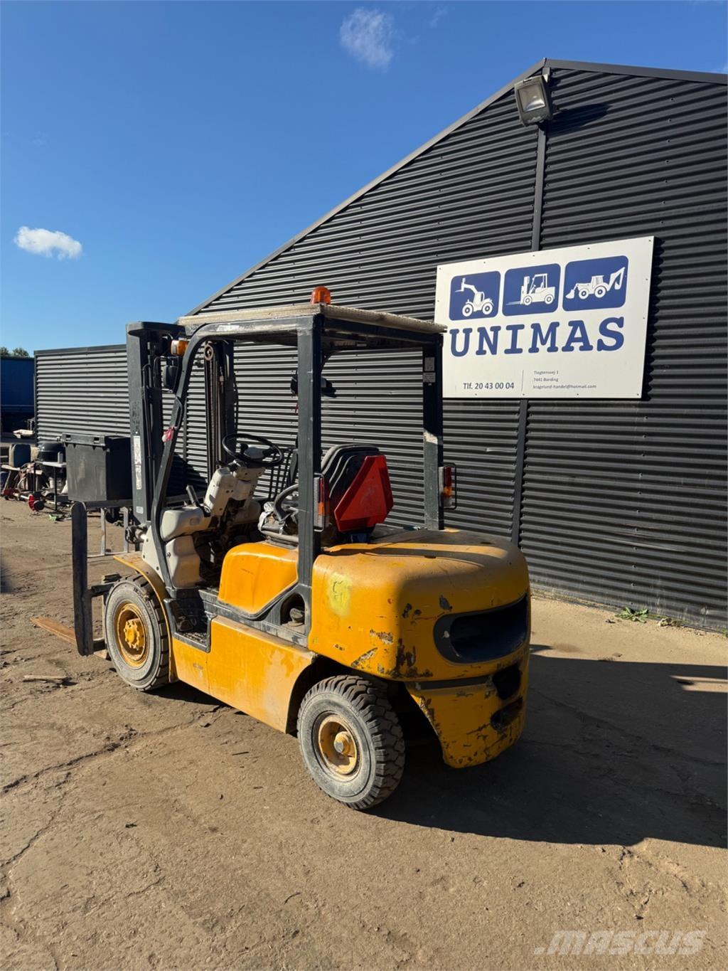 Komatsu FD25 Дизелови камиони