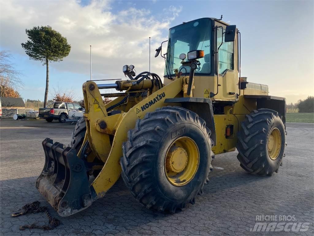 Komatsu WA270 Колесни товарачи