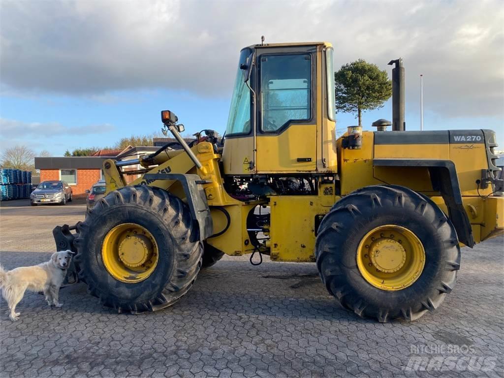 Komatsu WA270 Колесни товарачи