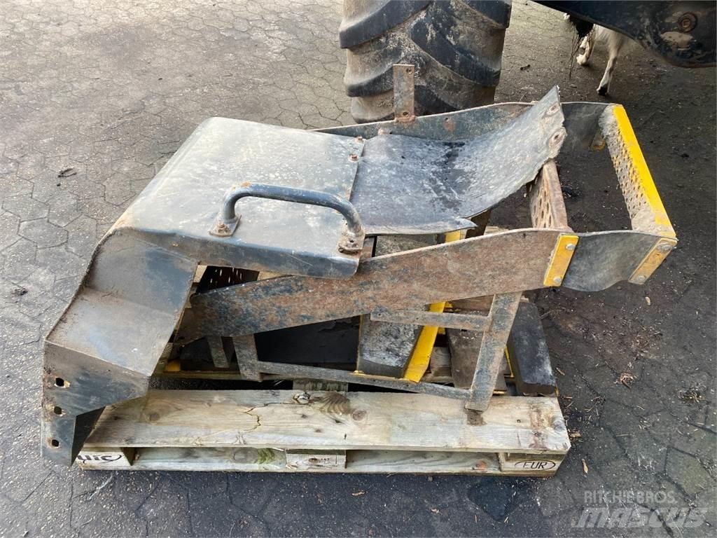 Komatsu WA270 Колесни товарачи