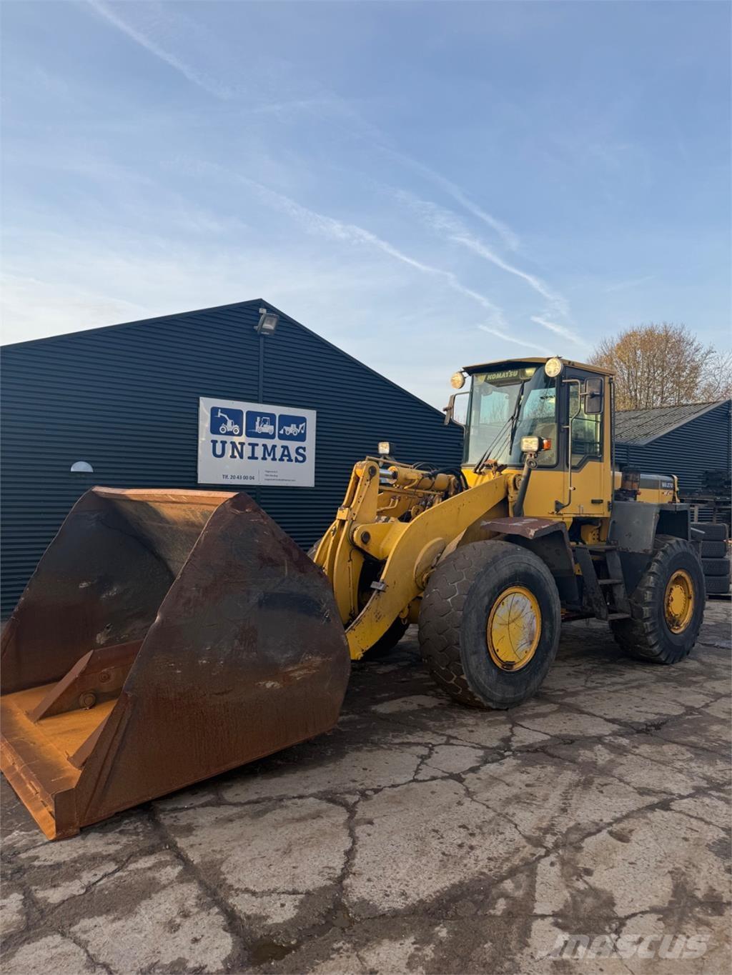 Komatsu WA270-3 Колесни товарачи