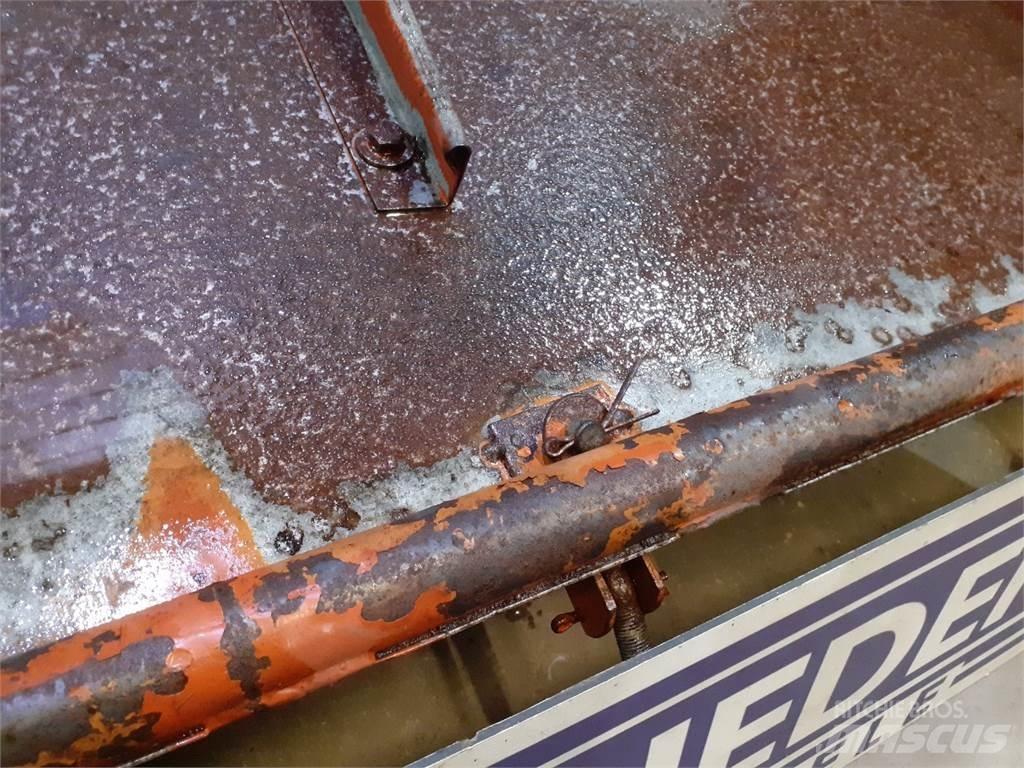 Laverda 3650 Разстилачки на пясък и сол