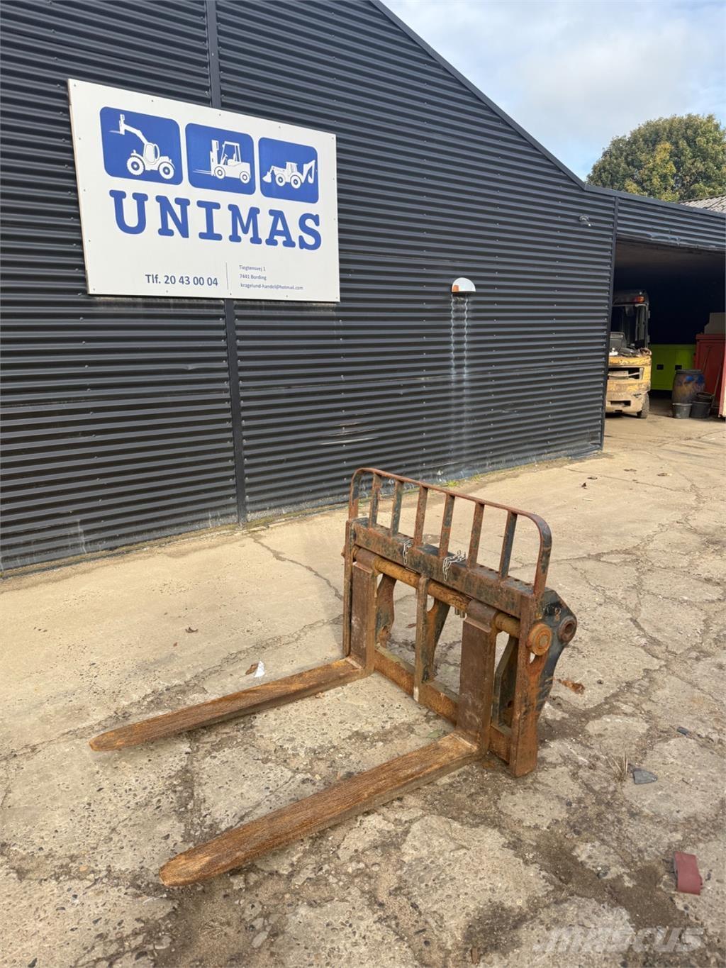 Manitou 4000kg Вили