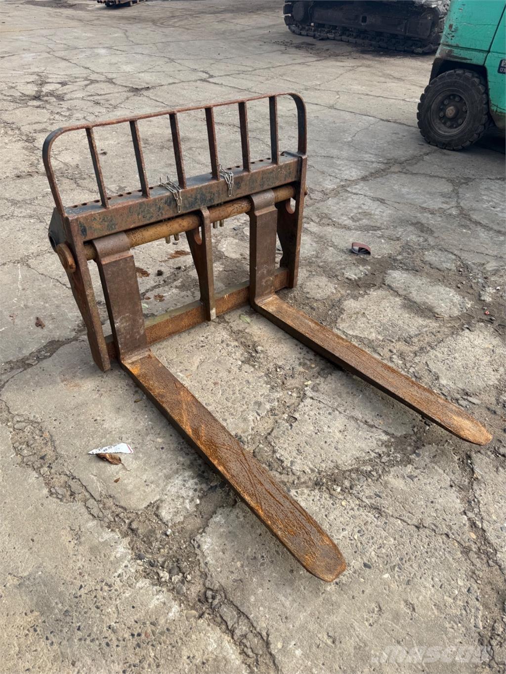 Manitou 4000kg Вили