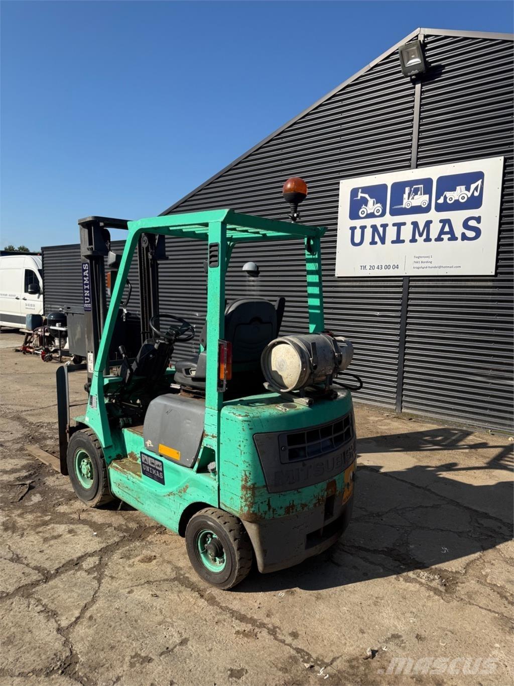 Mitsubishi FG14 Камиони с АГУ