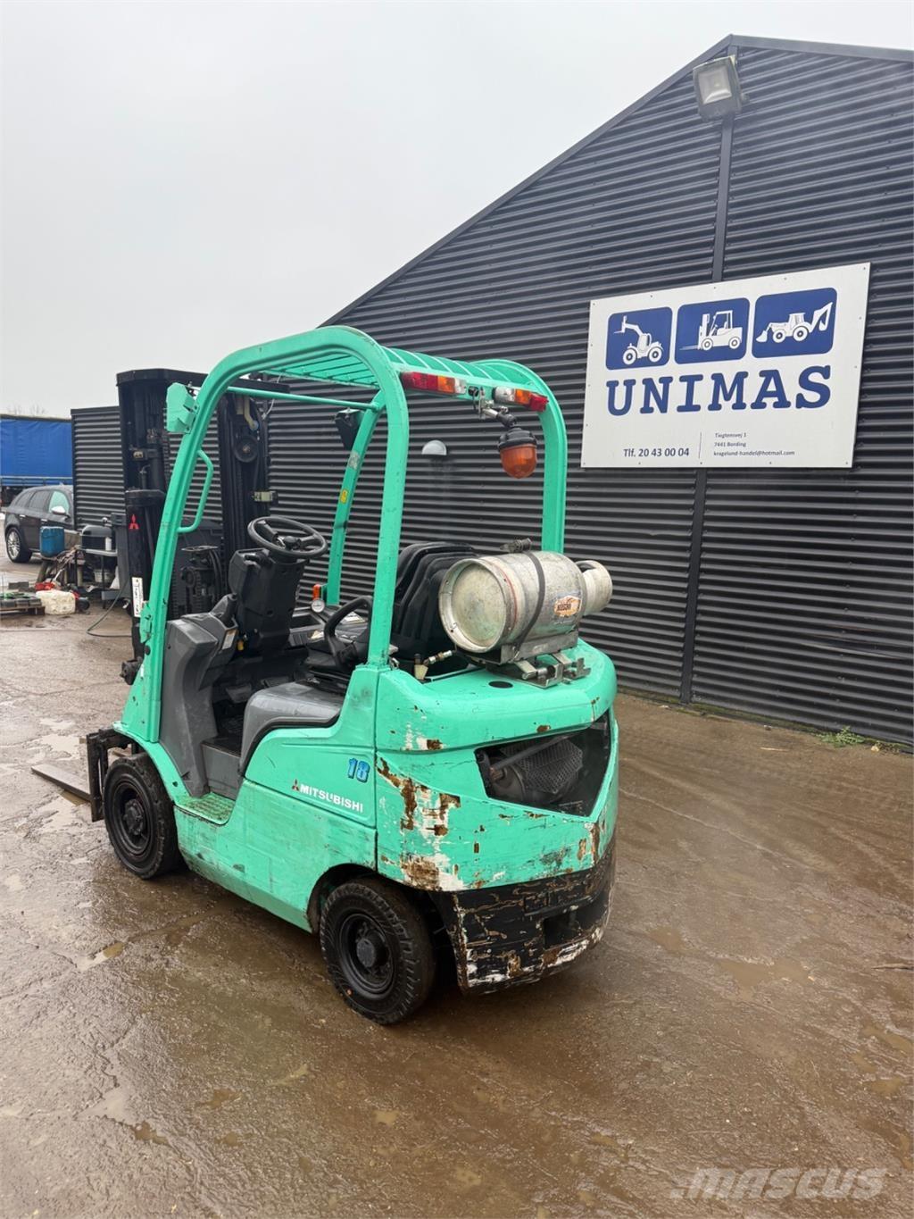 Mitsubishi FG18 Камиони с АГУ