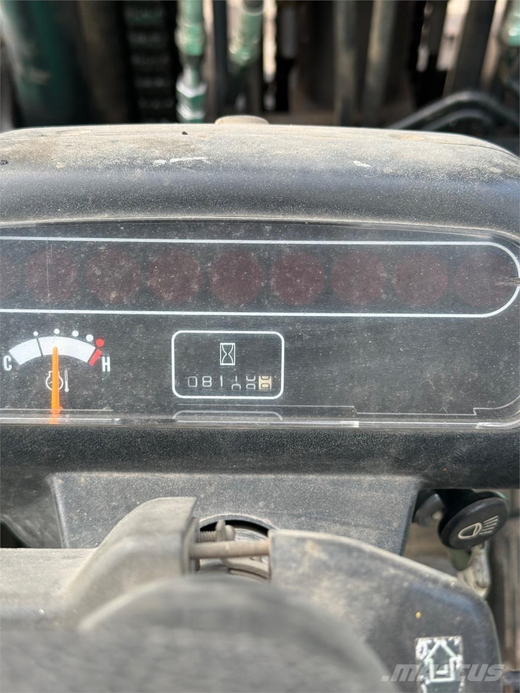 Mitsubishi FG35 Камиони с АГУ