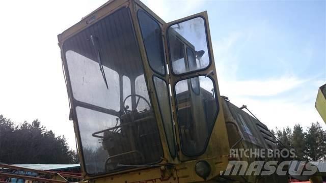New Holland 1520 Кабина