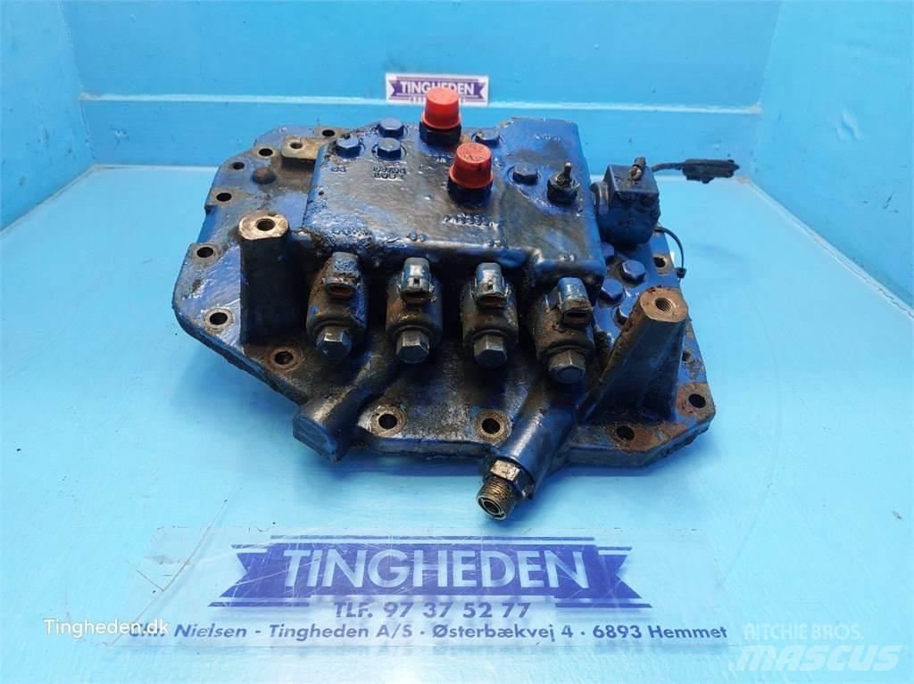 New Holland 6640 Предаване