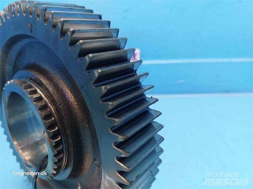 New Holland 6640 Предаване