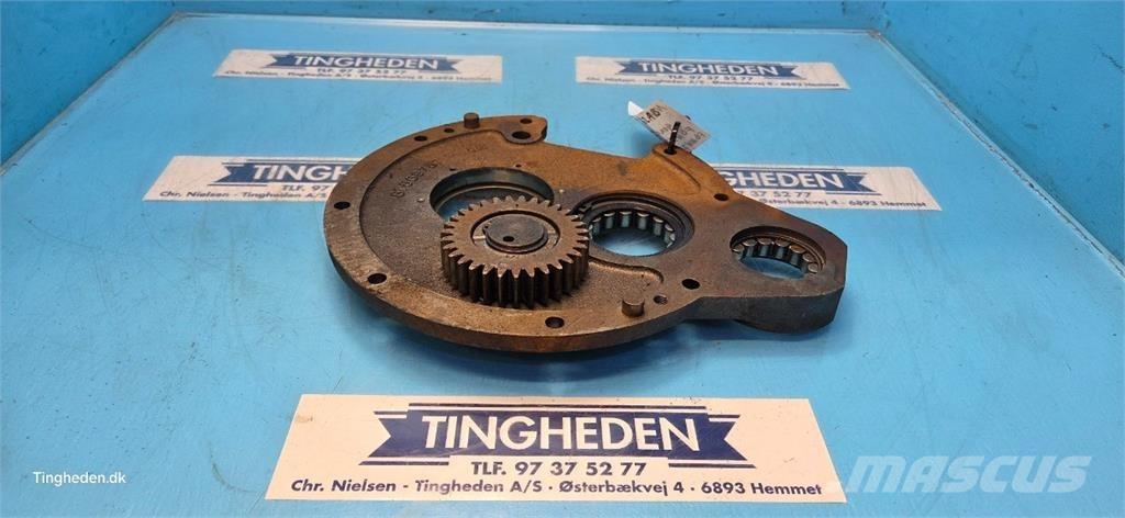 New Holland 8340 Предаване
