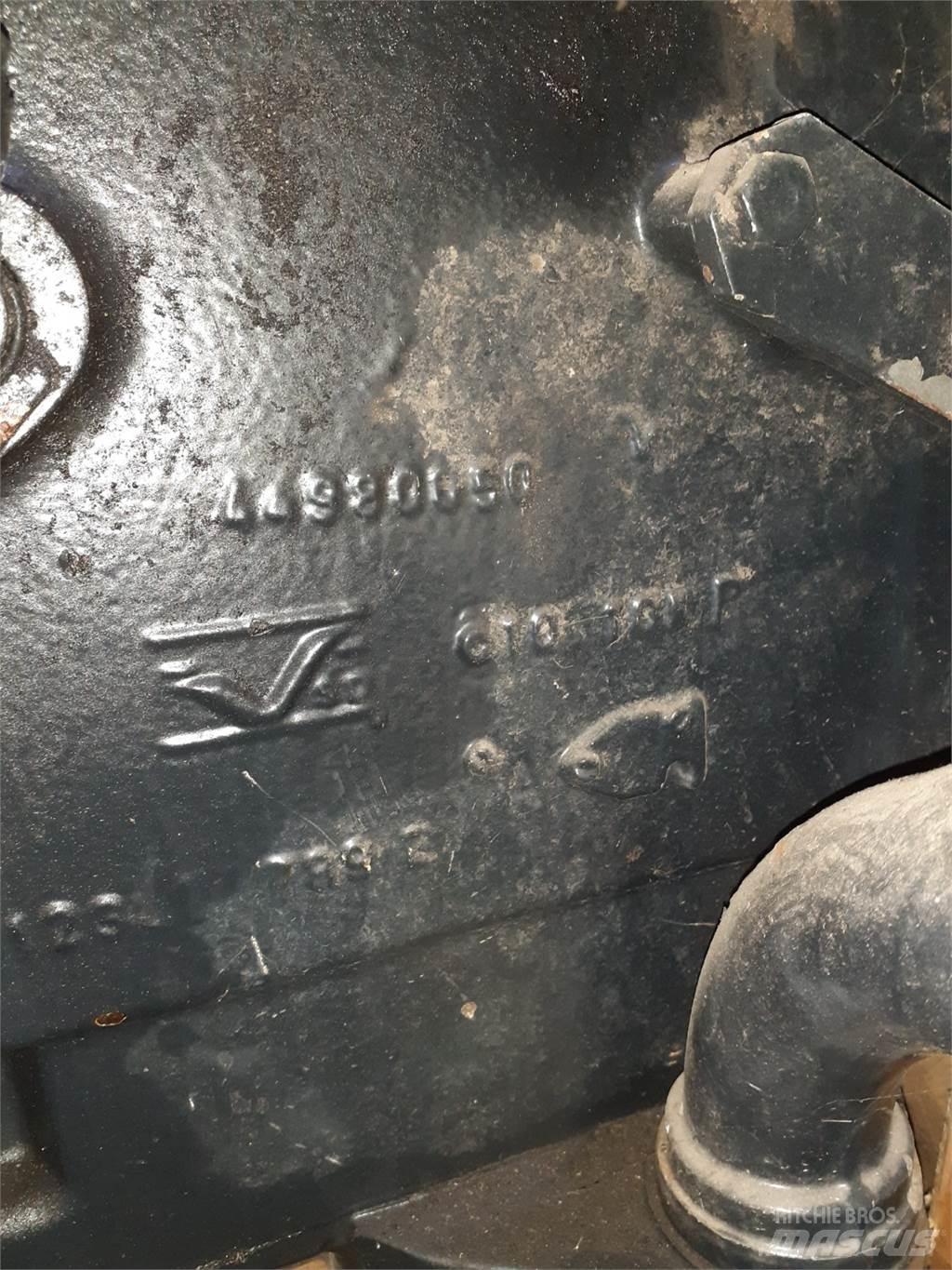 New Holland L85 Предаване