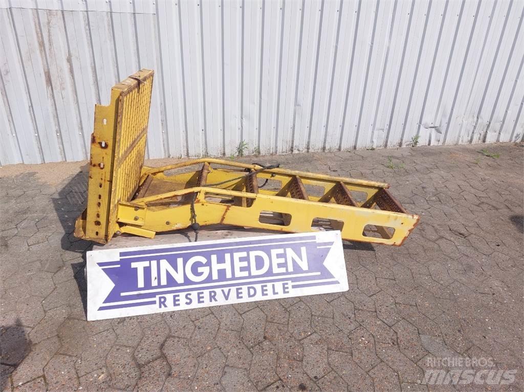 New Holland TF78 Кабина
