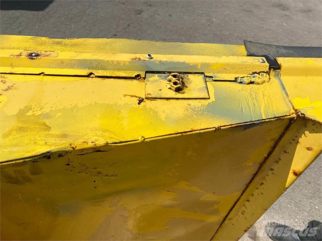 New Holland TX34 Разстилачки на пясък и сол