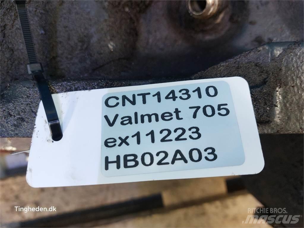 Valmet 705 Предаване