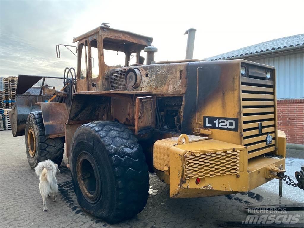 Volvo L120 Колесни товарачи