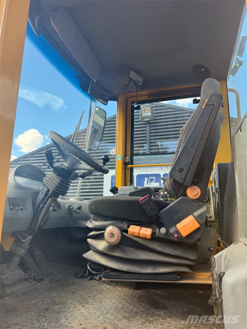 Volvo L90E Колесни товарачи