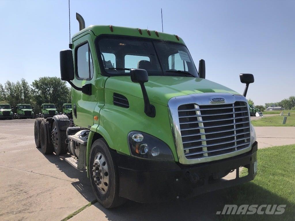 Freightliner CA113 Влекачи