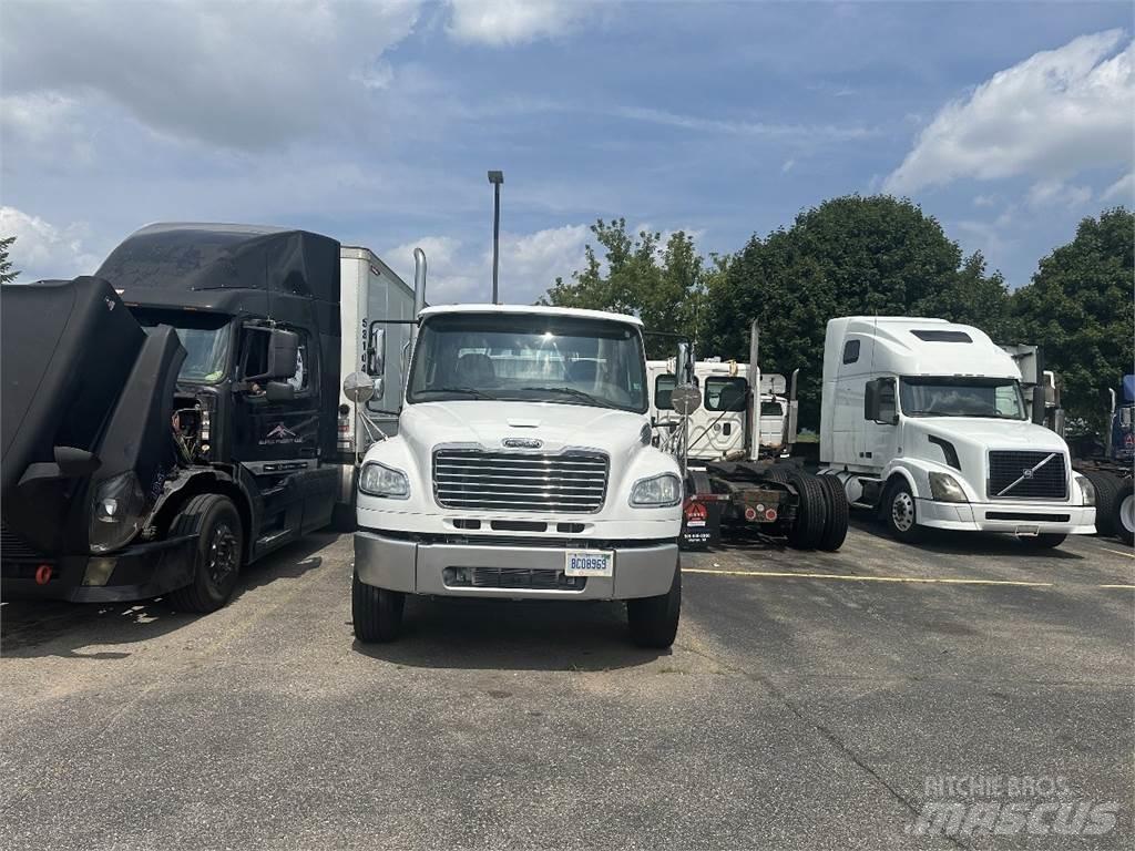 Freightliner M2 106 Влекачи
