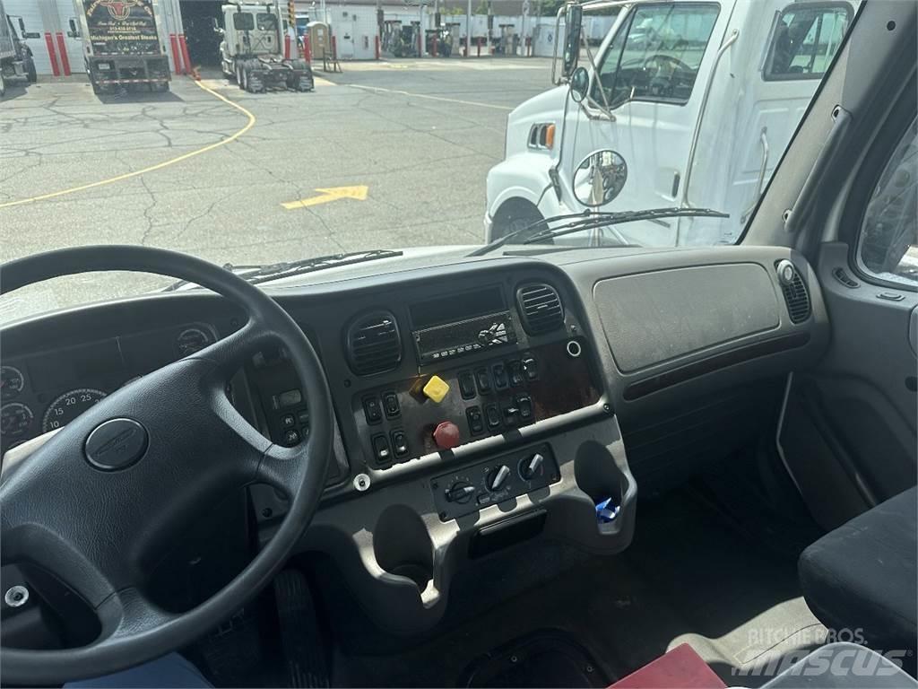 Freightliner M2 106 Влекачи