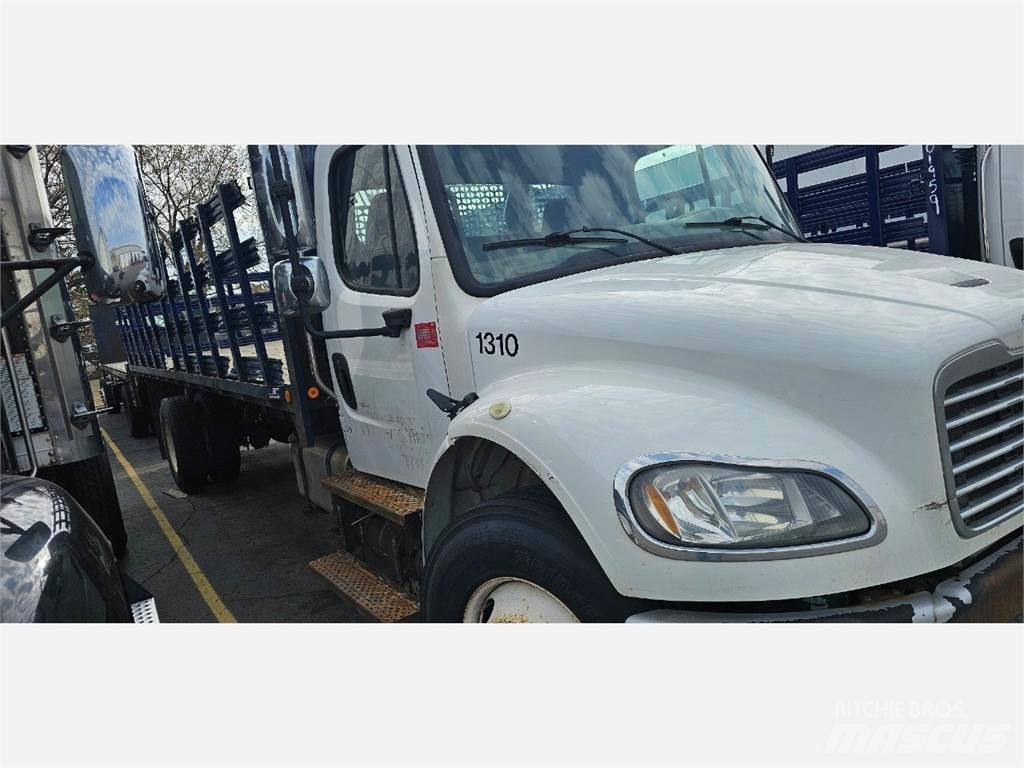 Freightliner M2 106 Бордови