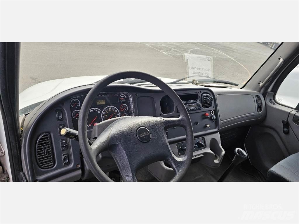 Freightliner M2 106 Бордови
