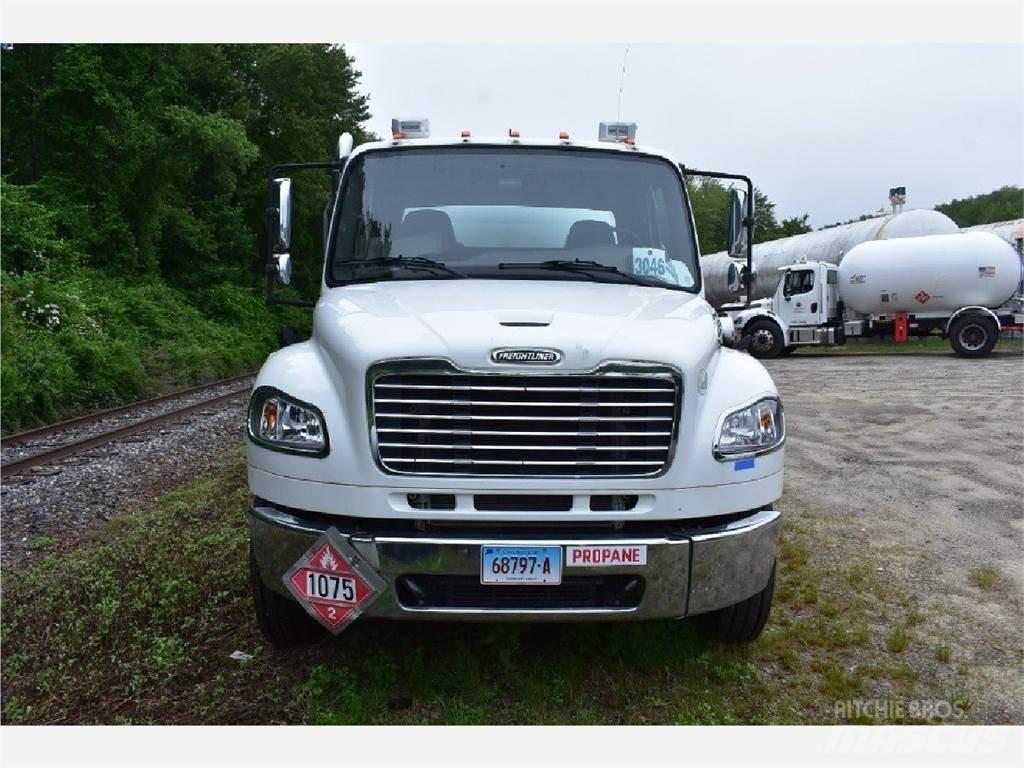 Freightliner M2-106 Други