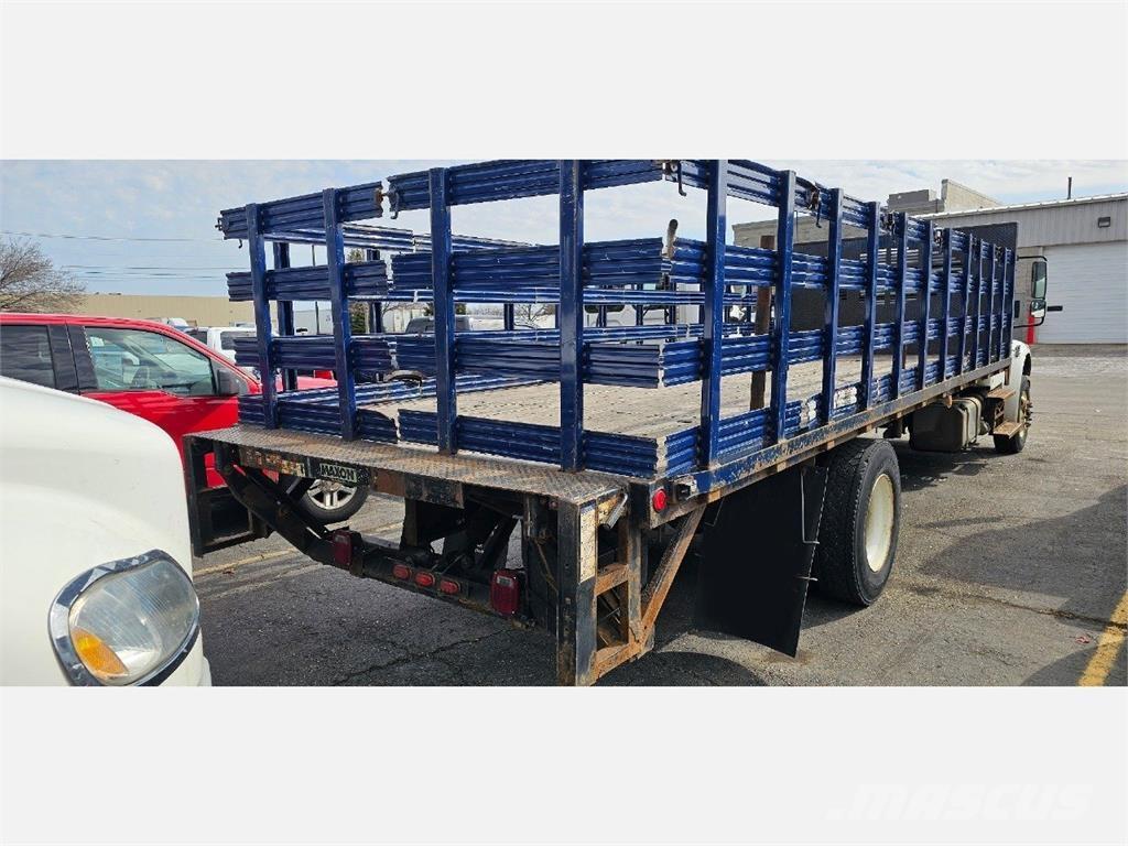 Freightliner M2 106 Бордови