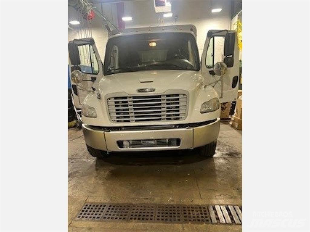 Freightliner M2106 Товарни камиони за напитки
