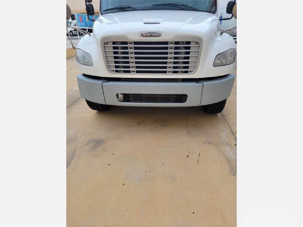 Freightliner M2106 Товарни камиони за напитки