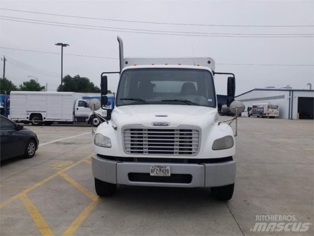 Freightliner M2106 Товарни камиони за напитки
