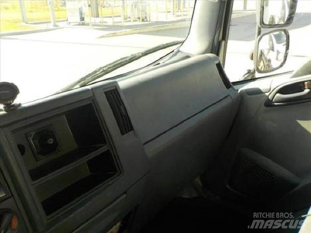Isuzu NRR Товарни камиони за напитки