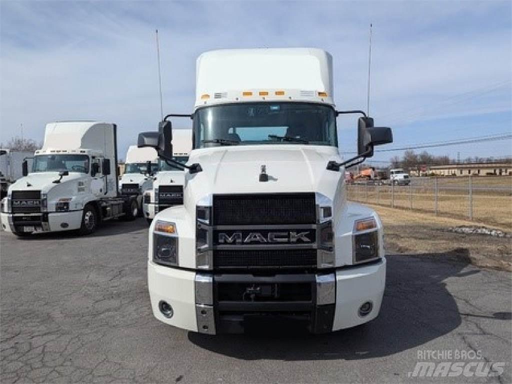 Mack AN64T Влекачи