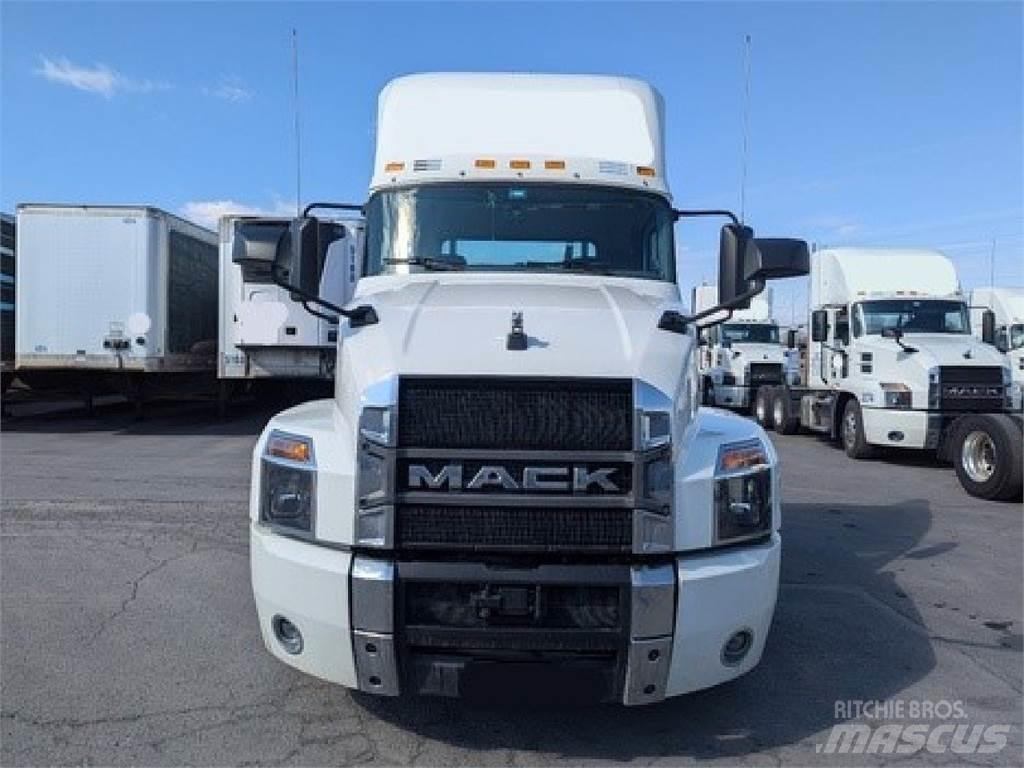 Mack AN64T Влекачи