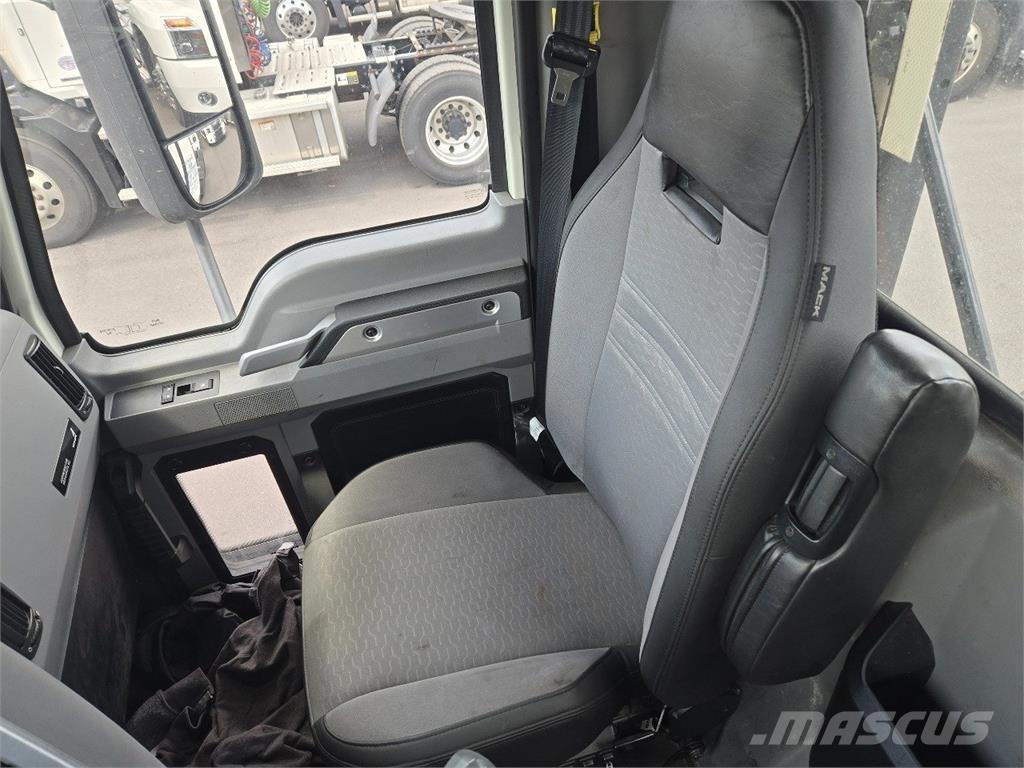 Mack AN64T Влекачи