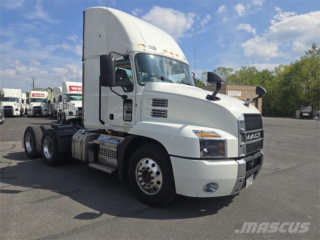 Mack AN64T Влекачи