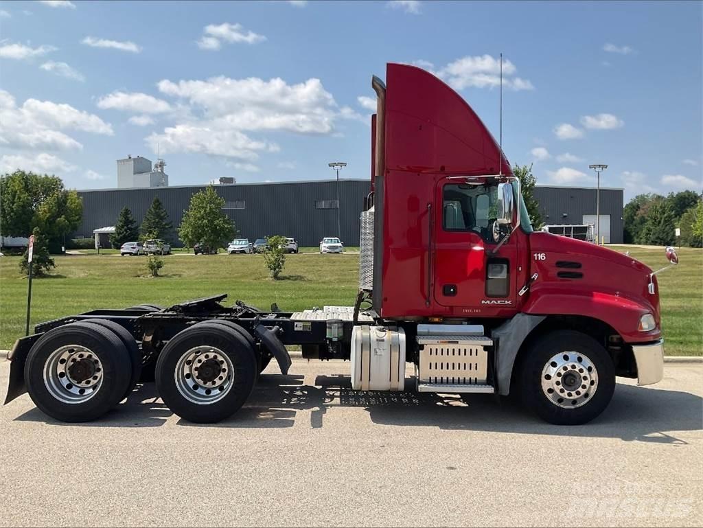 Mack CXU613 Влекачи
