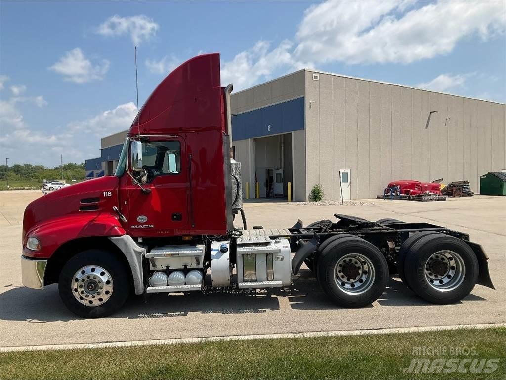 Mack CXU613 Влекачи