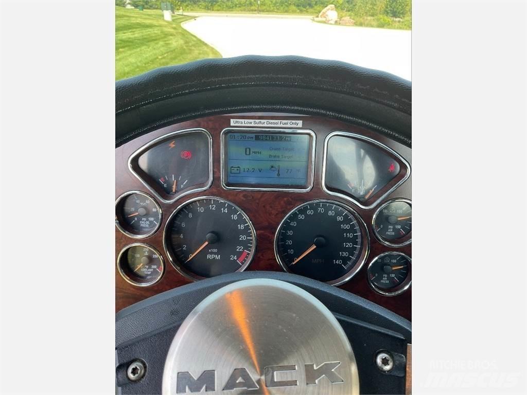 Mack CXU613 Влекачи