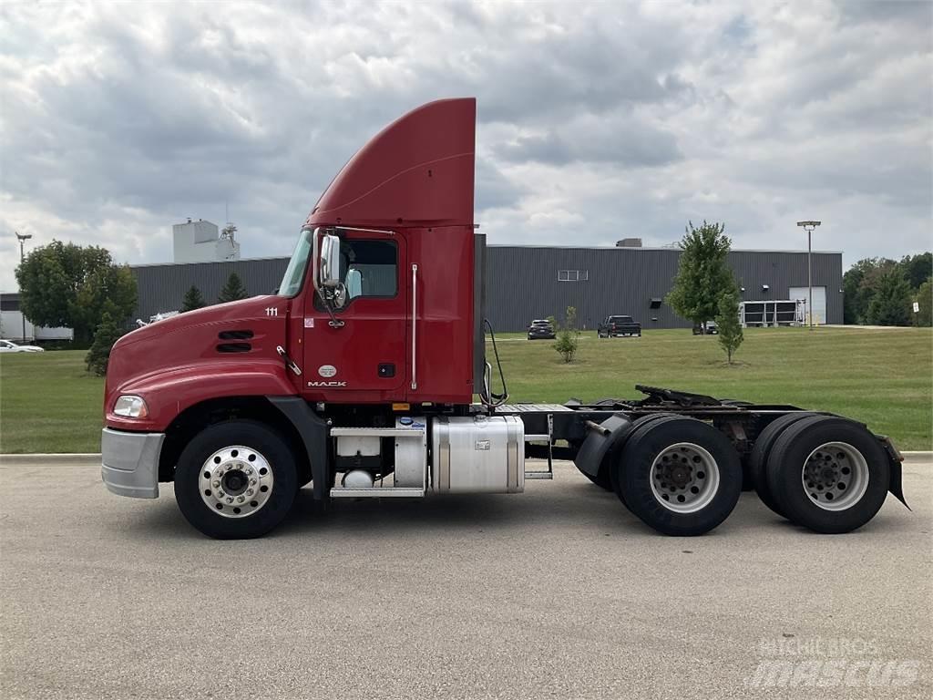 Mack CXU613 Други