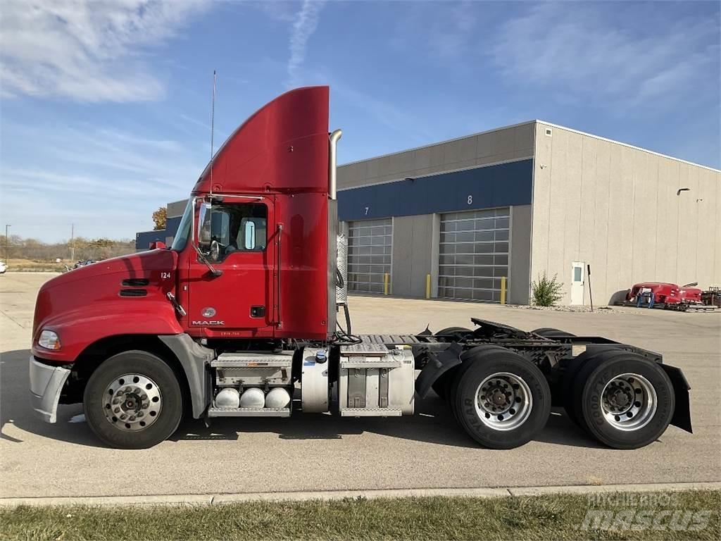 Mack CXU613 Влекачи