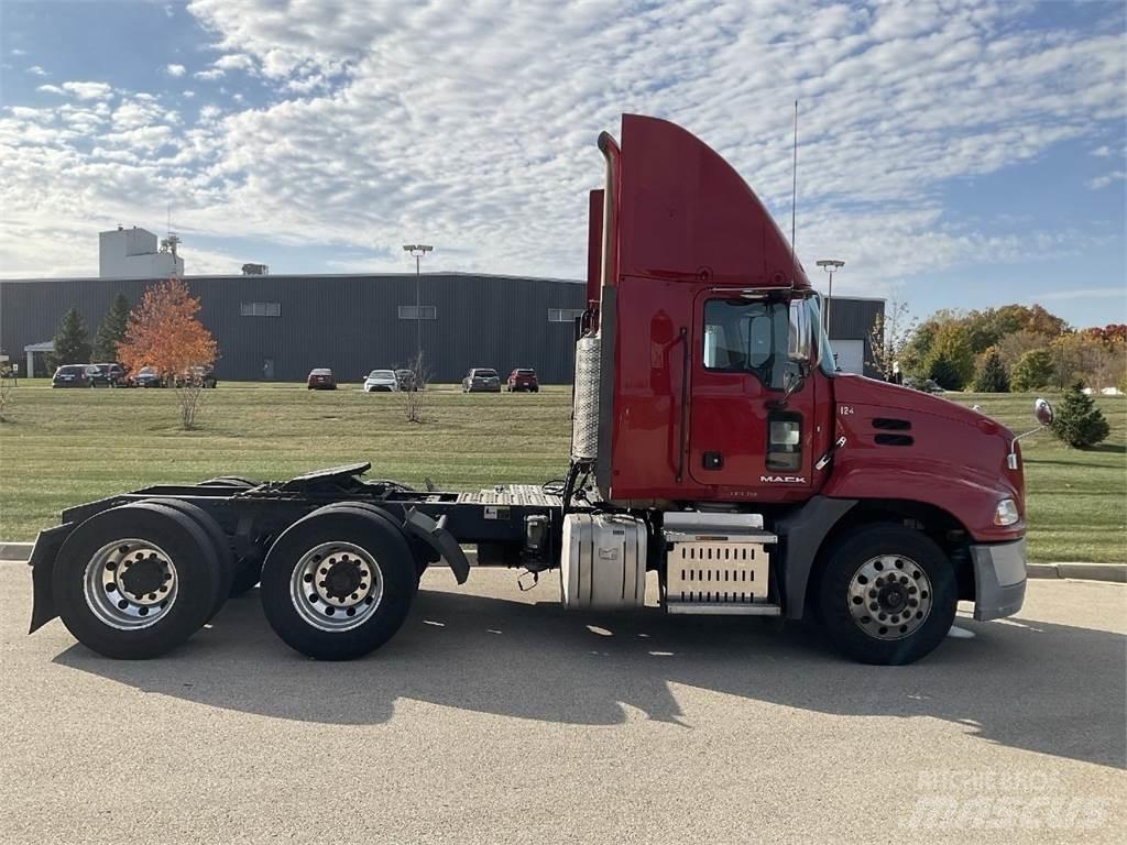 Mack CXU613 Влекачи