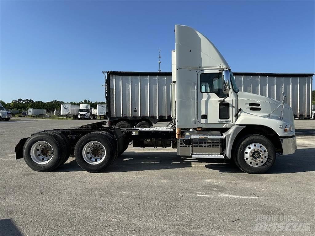 Mack CXU613 Влекачи