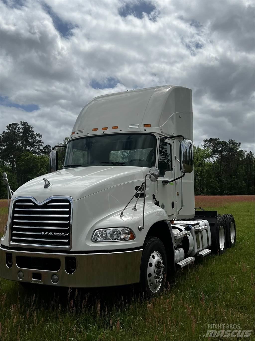 Mack CXU613 Влекачи