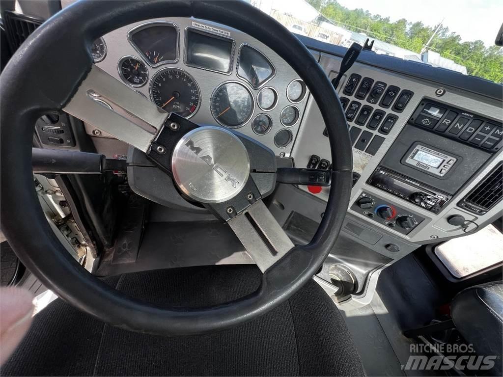 Mack CXU613 Влекачи