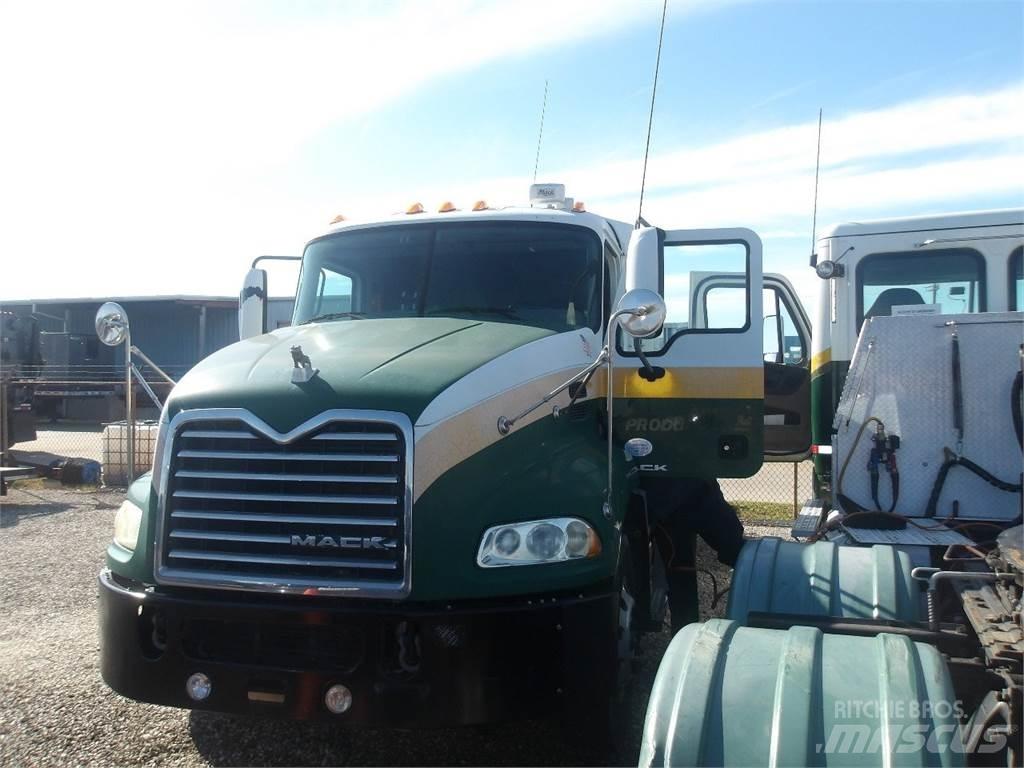 Mack CXU613 Влекачи