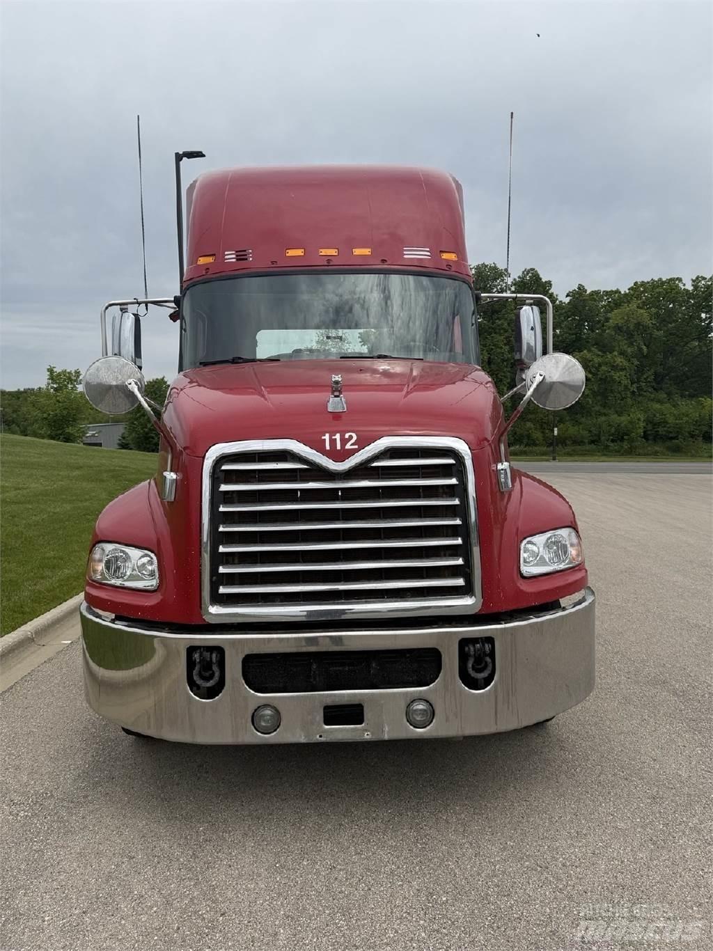 Mack CXU613 Влекачи