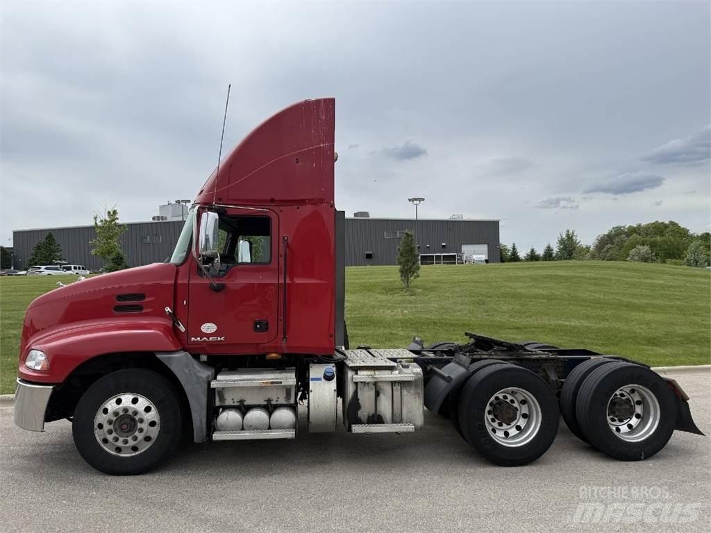 Mack CXU613 Влекачи